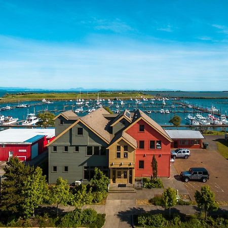 At The Helm Hotel Ilwaco Exterior foto