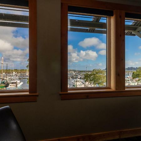 At The Helm Hotel Ilwaco Exterior foto