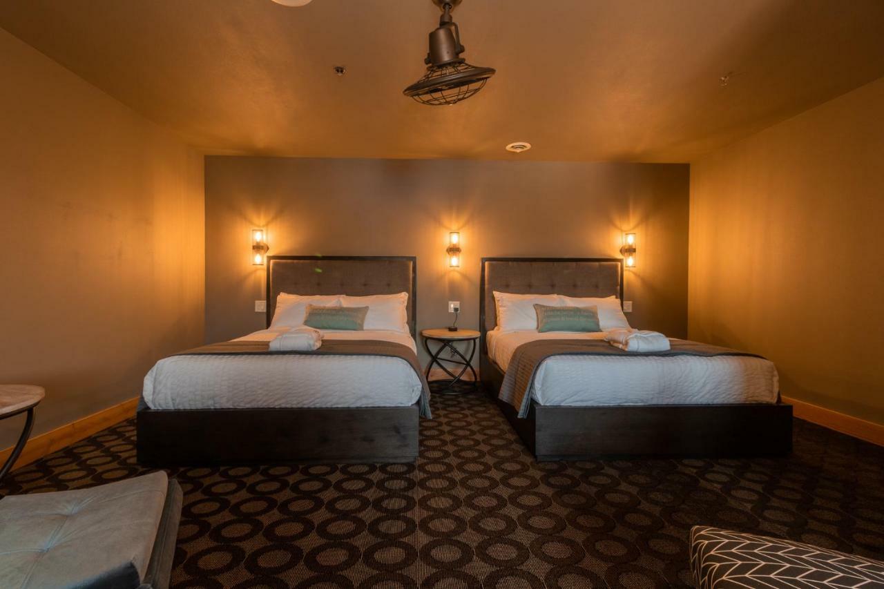 At The Helm Hotel Ilwaco Zimmer foto